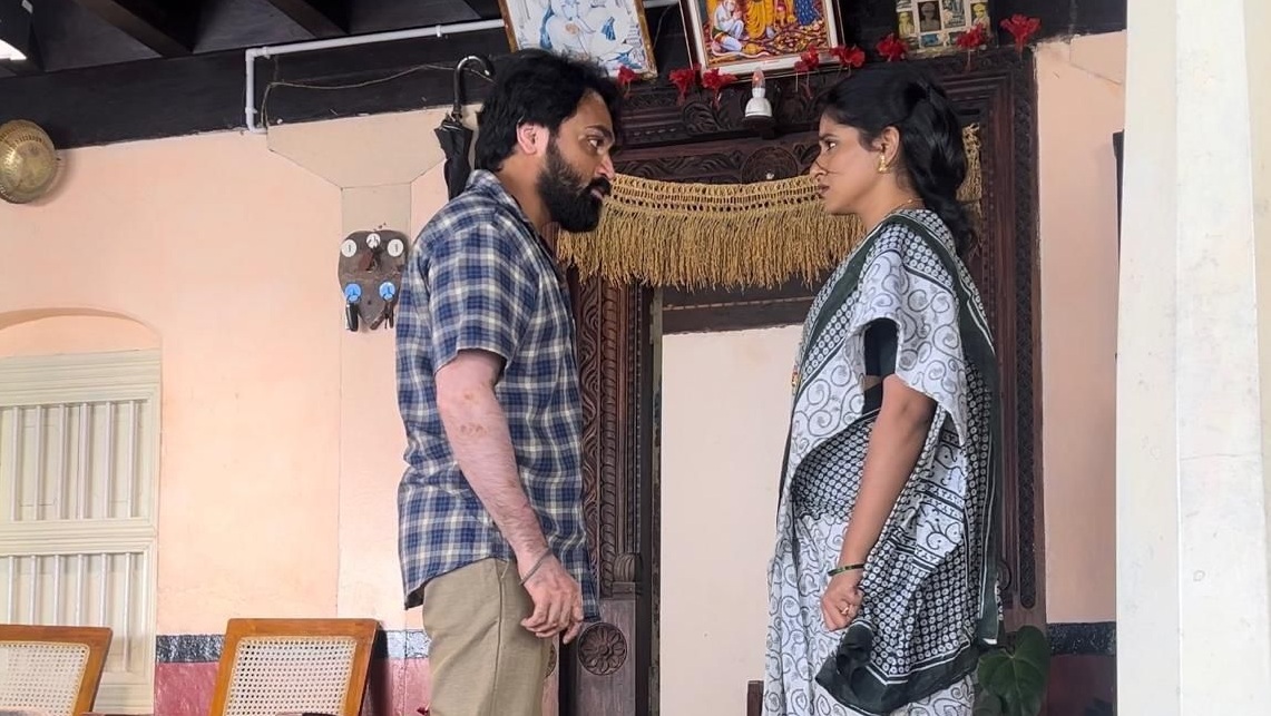 ಬಿಳಿಚುಕ್ಕಿ ಹಳ್ಳಿಹಕ್ಕಿ